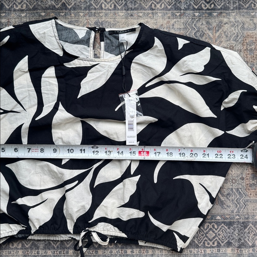 Tahari NWT Black White Floral Crop Blouse Drawstring Hem Cotton Top Size SP - Picture 13 of 14